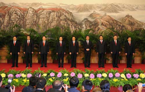 新一屆中共中央政治局常委會見中外記者