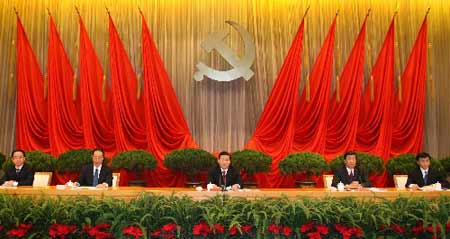12月21日，新進中央委員會的委員、候補委員學習貫徹黨的十七大精神研討班在中央黨校結(jié)業(yè)。中共中央政治局常委、中央書記處書記、中央黨校校長習近平在結(jié)業(yè)式上發(fā)表重要講話。 新華社記者 龐興雷 攝