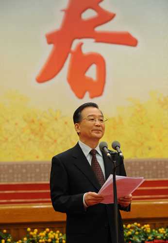這是中共中央政治局常委、國(guó)務(wù)院總理溫家寶在團(tuán)拜會(huì)上講話。新華社記者樊如鈞攝