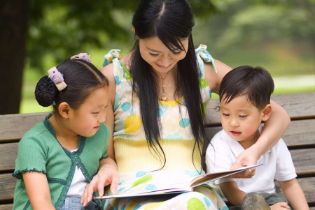 正規(guī)“科班”出身的學(xué)前教育畢業(yè)生供不應(yīng)求，福利待遇也明顯提高