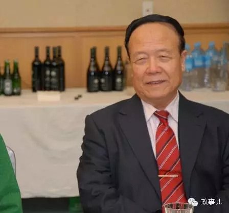 2015年7月30日晚，官方發(fā)布消息：中共中央政治局會議審議并通過中央軍委紀律檢查委員會《關于對郭伯雄組織調查情況和處理意見的報告》，決定給予郭伯雄開除黨籍處分，對其涉嫌嚴重受賄犯罪問題及線索移送最高人民檢察院授權軍事檢察機關依法處理。